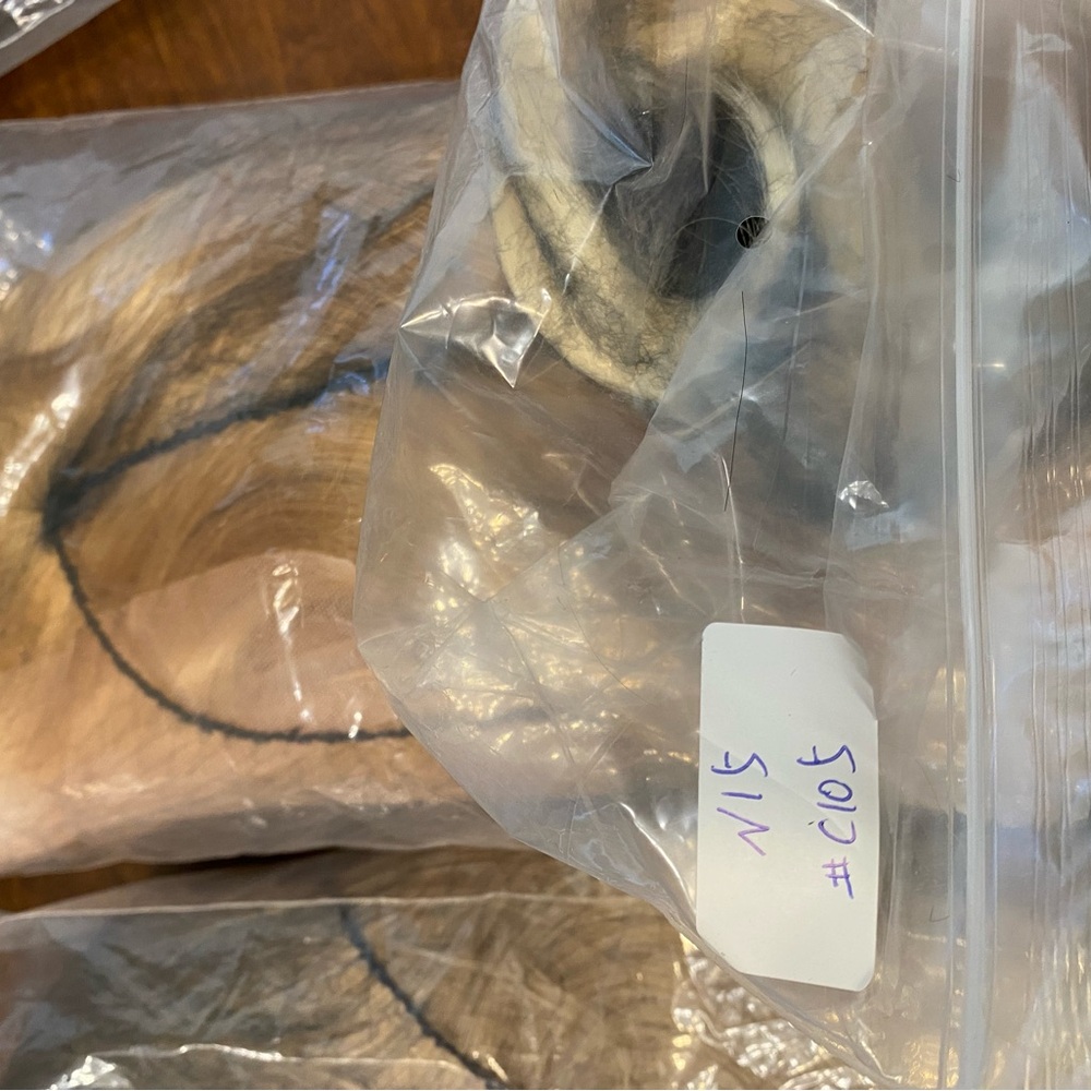 Bundle lot of 4 long synthetic wigs - Picture 3 of 5